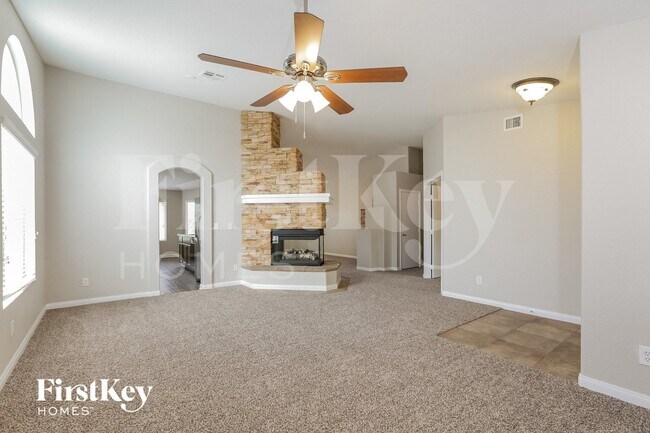 Foto del edificio - 1066 Oak Shade Ln