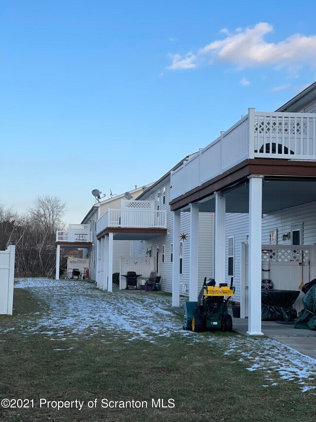 Building Photo - 646 Marion Ln