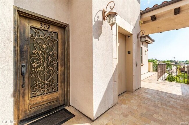 Foto del edificio - 3 br, 3 bath House - 347 Milford St Unit 302