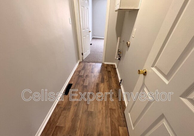 Building Photo - 6832 Autumn View Dr