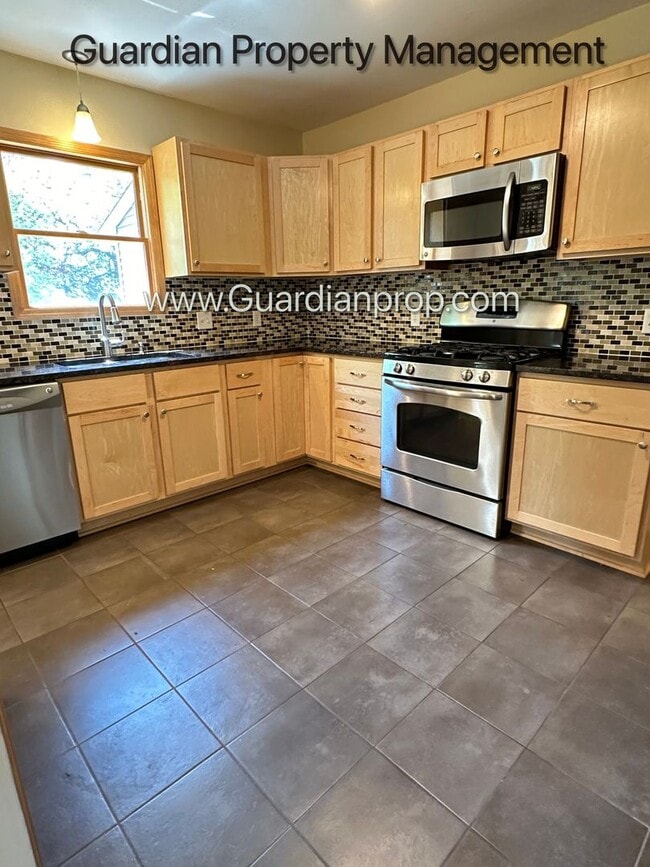 Building Photo - Golden Valley Single Family Home, 2 Baths, W/D, DIshwasher, Large Yard, 2 Car Garage.