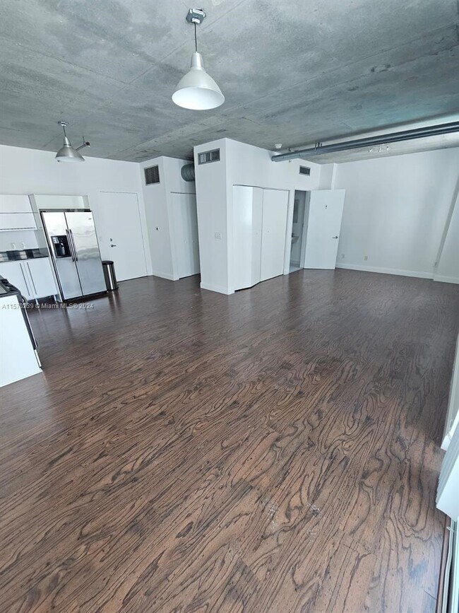 Foto del edificio - 690 SW 1st Ct