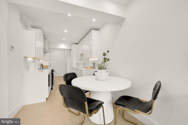 Building Photo - 2116 Kalorama Rd NW