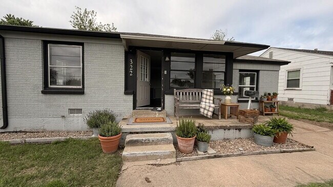 Foto del edificio - Vintage Charm Meets Outdoor Living