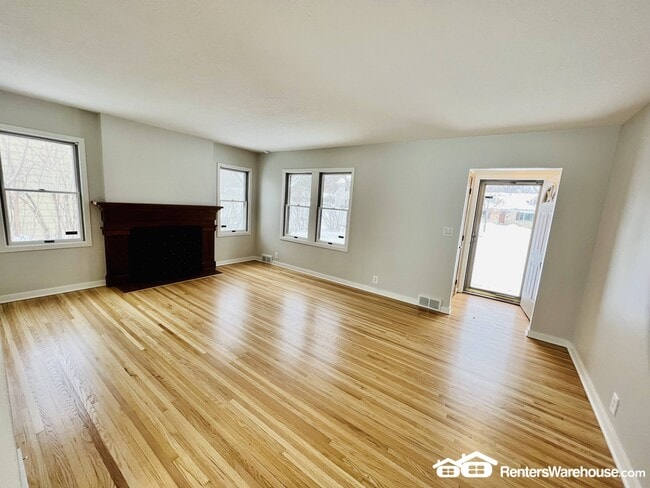 Building Photo - 5109 Windsor Ave