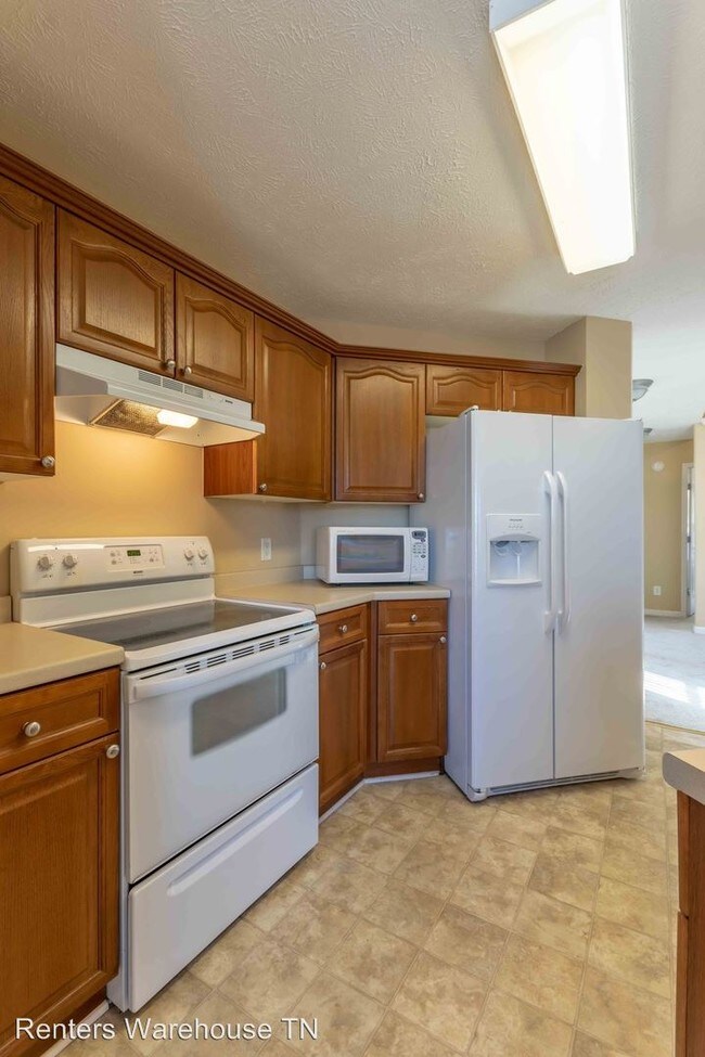 Building Photo - 3 br, 2.5 bath House - 4045 Pineorchard Place