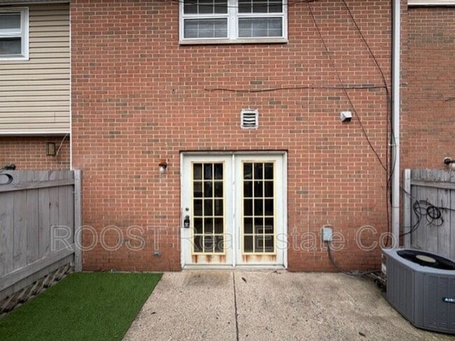 Building Photo - 6881-6887-6887 Emerald Ave