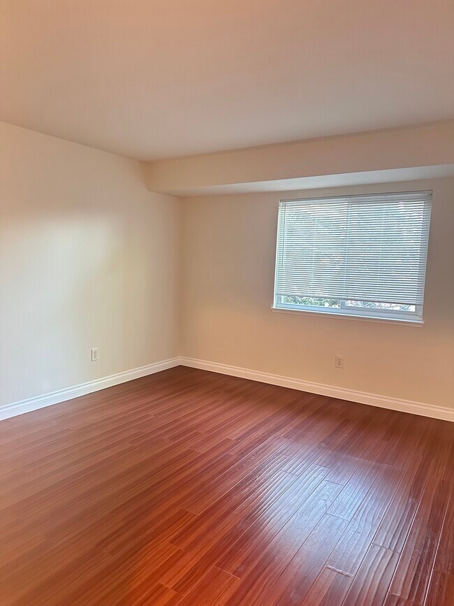 Foto del edificio - 13557 1/4 Village Dr