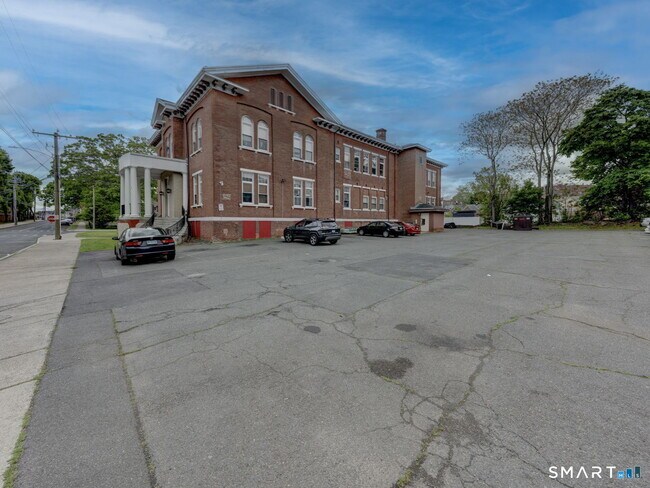 Building Photo - 111 Franklin Square
