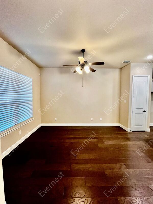 Building Photo - 2233 Zenith Ave
