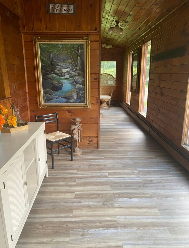 Foto principal - 715 Cooks Falls Rd