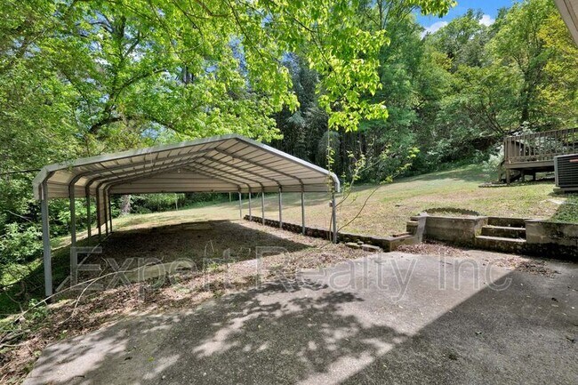 Foto del edificio - 2249 4th Pl Cir NE