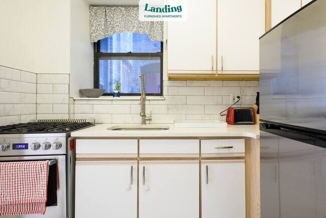 Building Photo - 428 W 47th St