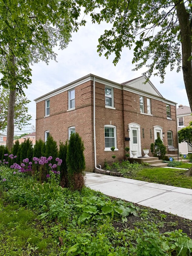 Primary Photo - 8317 Monticello Ave