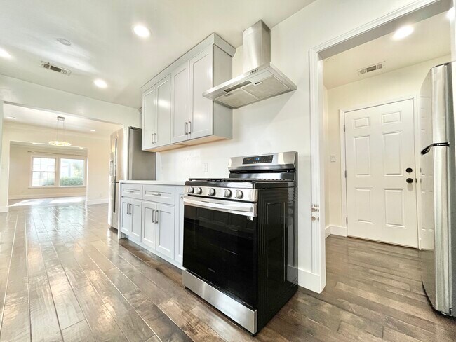 Building Photo - 8901 W 25th St