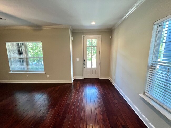 Building Photo - 3 Bed, 2.5 Bath Townhome 1 Mile from Downtown Franklin