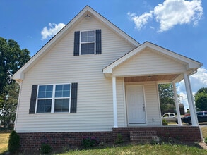 Building Photo - 100 Apache Ln