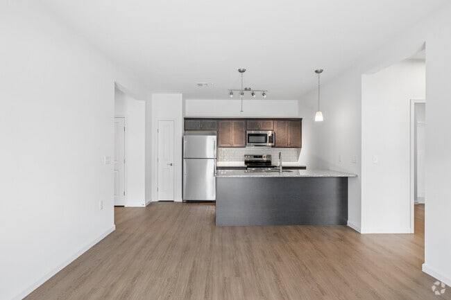 Apartamento en Chestnut de 2 habitaciones y 1 baño - 991 pies cuadrados - Sala de estar y cocina - Briar Ridge Commons