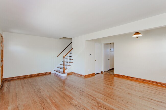 Foto del edificio - 330 Higgins Rd