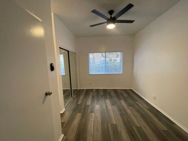 Interior Photo - 1920 W 25th St