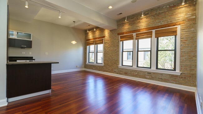 Building Photo - 1356 W Estes Ave