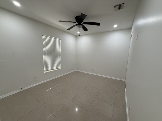 Building Photo - 238 Palmetto Dr