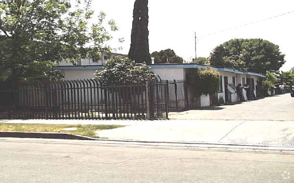 Building Photo - 14654-14664 Blythe St