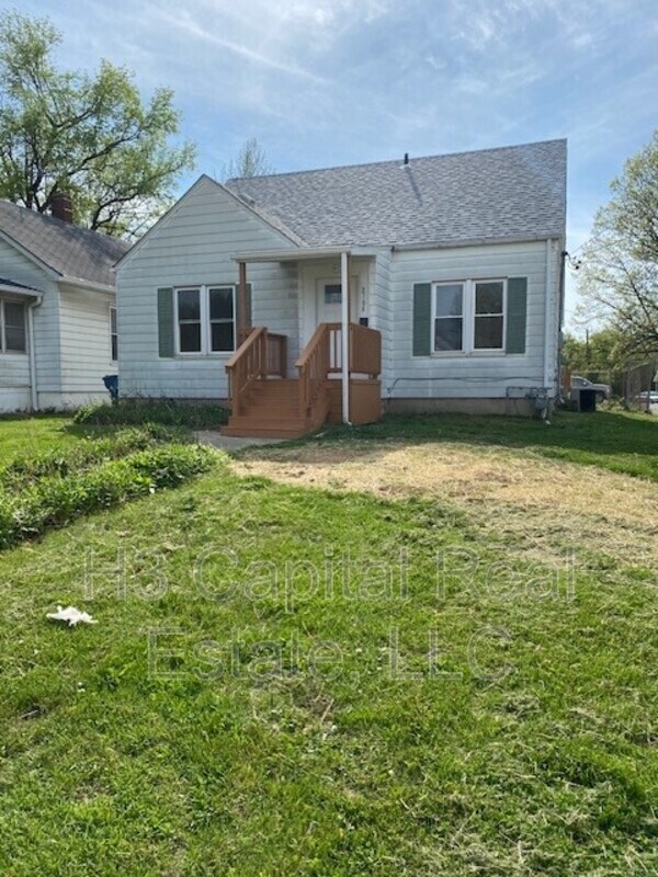 Primary Photo - 2108 Main St