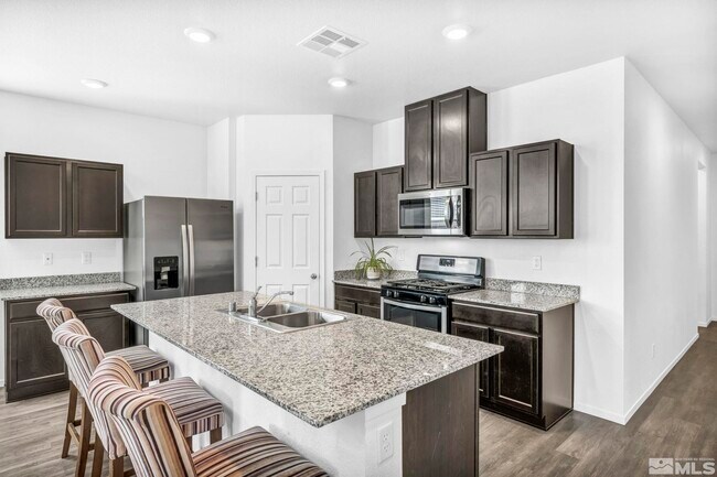 Building Photo - 9727 Pelican Pointe Dr