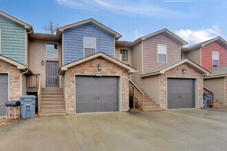 Building Photo - 1718 Thistlewood Dr