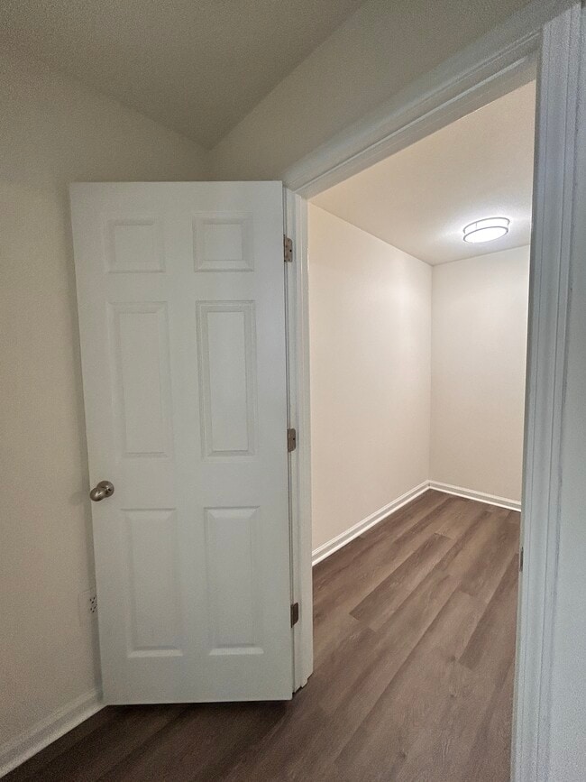 Building Photo - 1021 Fords Pointe Cir