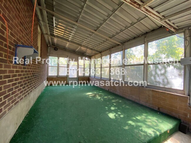 Foto del edificio - Take a Look at This 4 Bedroom 2 Bathroom H...
