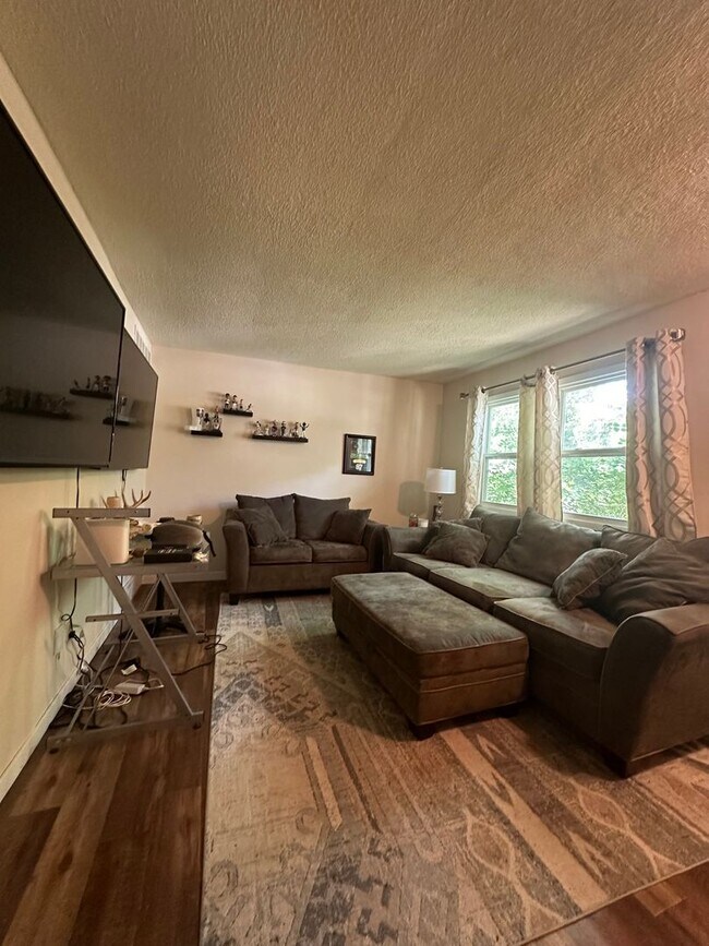Foto del edificio - Lotheville Duplex