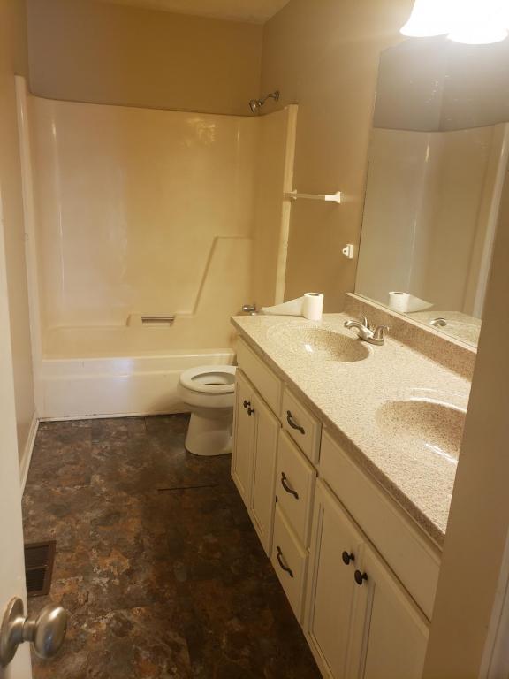 Building Photo - 585 Crozer Ave
