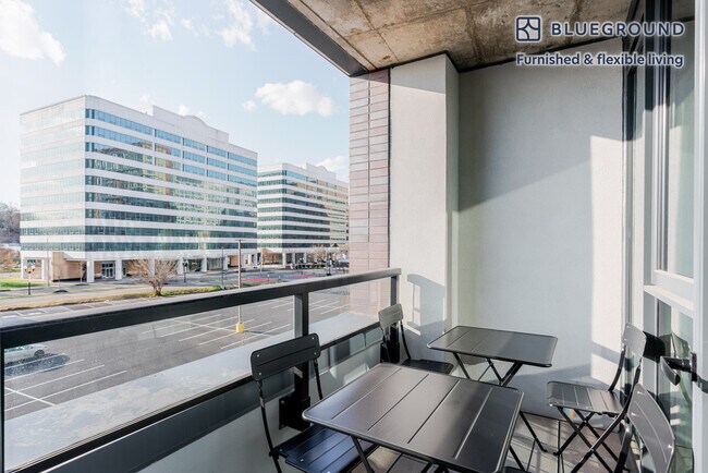 Foto del edificio - 3030 Potomac Ave