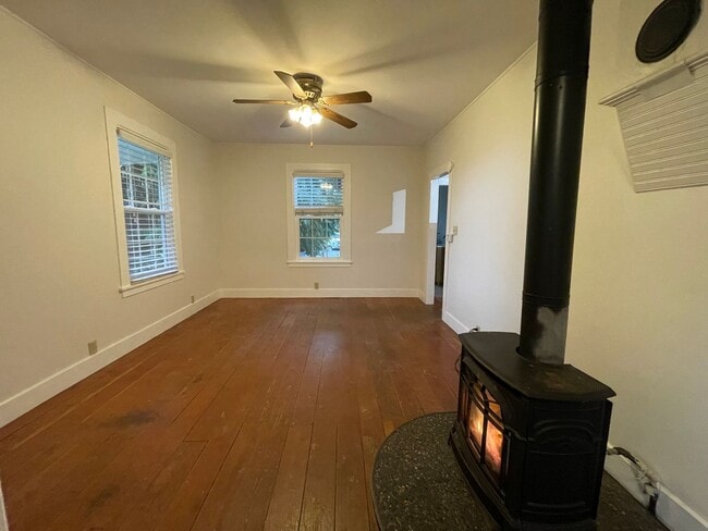 Foto del edificio - Charming and Cozy Home In Scenic North Whidbey