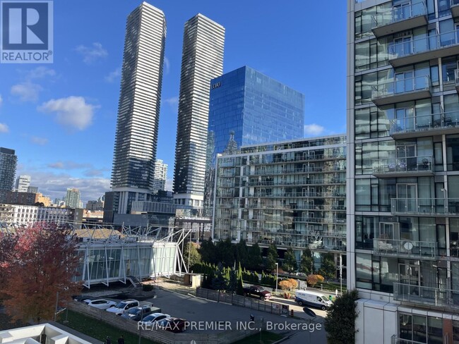 Building Photo - 29-429 Queens Quay E