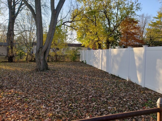 Backyard - 1561 STRATFORD CT
