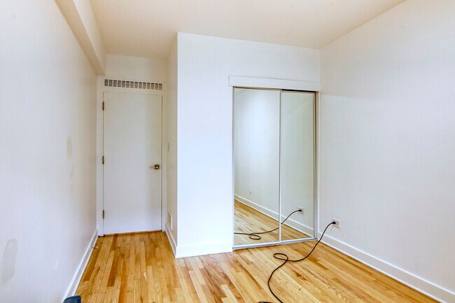Building Photo - 3435 Rue Drummond