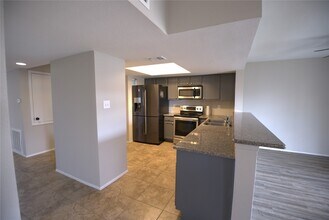 Building Photo - 4444 Victory Dr