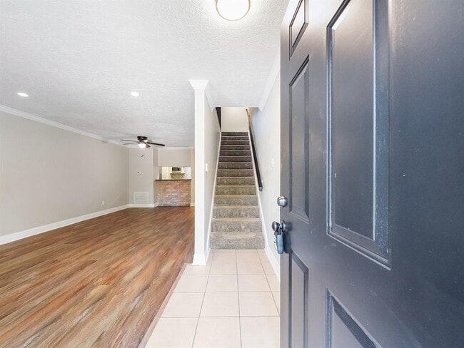 Building Photo - 6402 Del Monte Dr