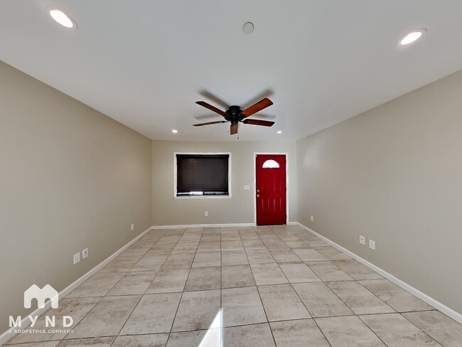 Building Photo - 116 Martin St