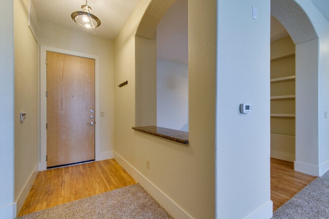 Building Photo - 2-Bed/2-Bath in Green Hills/Belmont/Vanderbilt