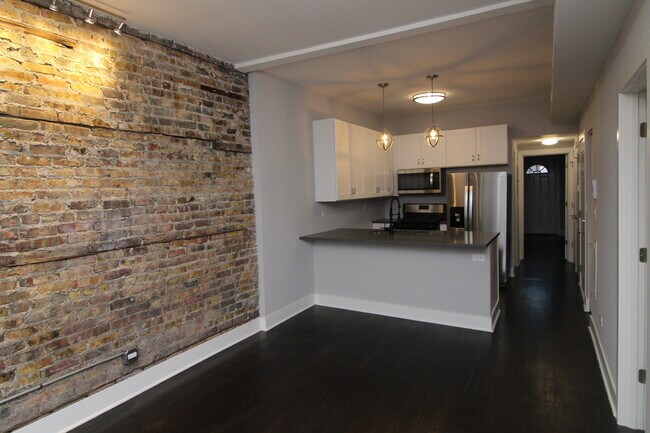 Foto del edificio - 1742 W Division St