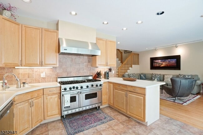 Building Photo - 15 Pebble Beach Dr