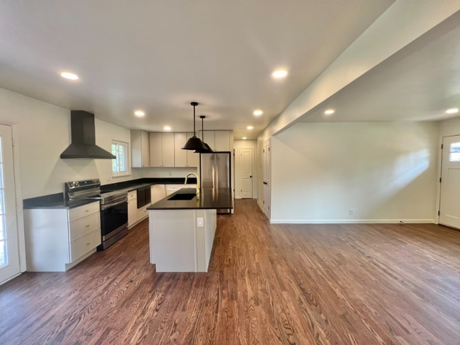 Building Photo - 805 38th St