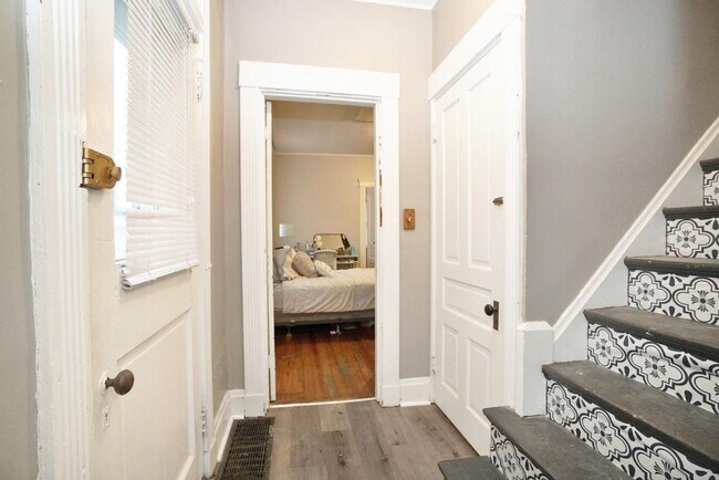Foto del edificio - Awesome 4 Bed/ 2 Full Bath on Fairview Min...