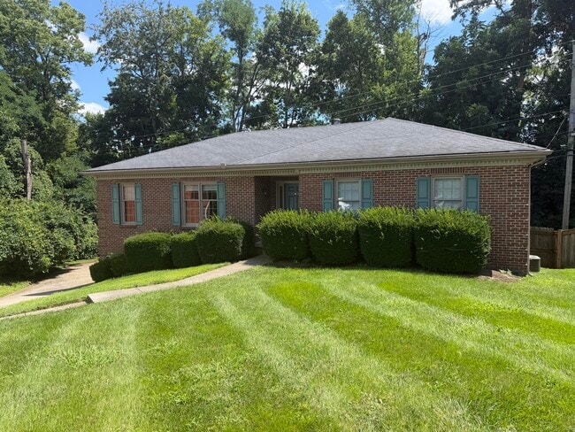 Building Photo - 1112 Pepperhill Cir