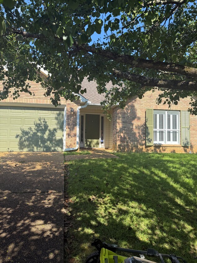 Foto principal - 381 38th St