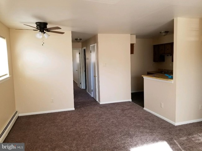 Building Photo - 151 Meadowbrook Ln